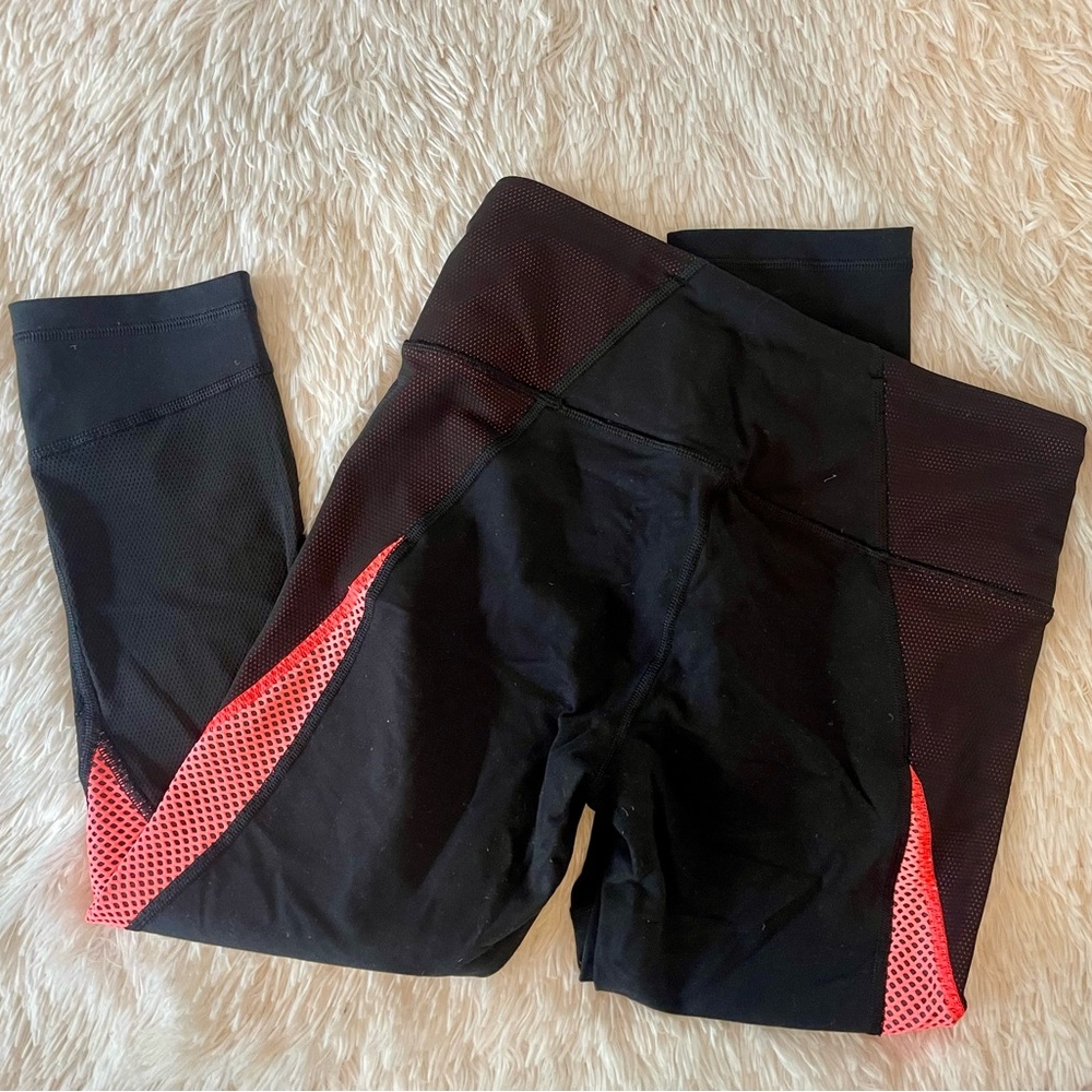 Victoria's Secret Black and Pink Crop Leggings with Athletic Fit Small NEW